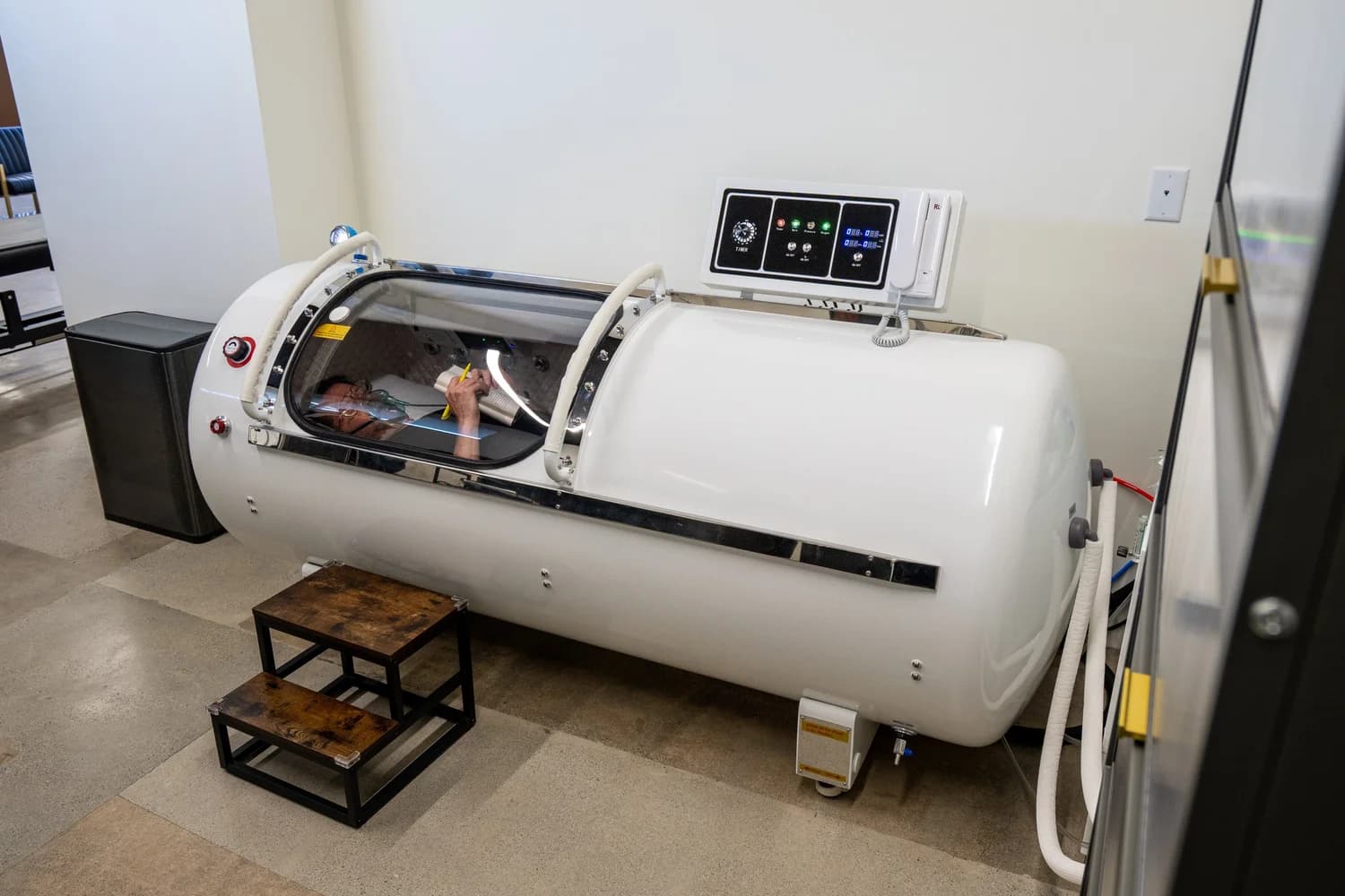 Hyperbaric oxygen chamber at Range Sports Therapy